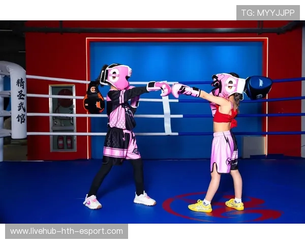 拳击选手脚步与闪躲训练计划:打造灵动身姿,提升战斗力 拳击选手脚步与闪躲训练计划:打造灵动身姿,提升战斗力