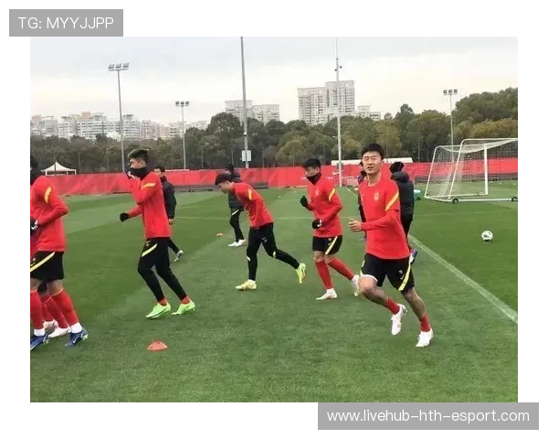 国足球员体能训练新技术应用，足球员体能训练计划