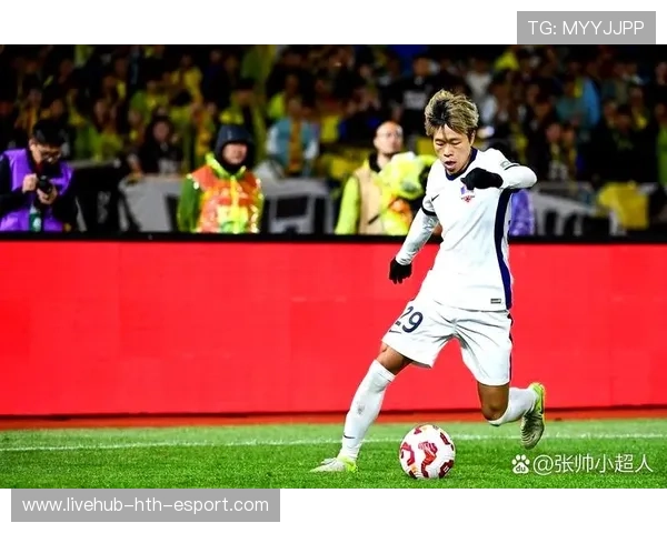 茹子楠正式亮相北京国安,身披新赛季球衣 茹子楠正式亮相北京国安,身披新赛季球衣